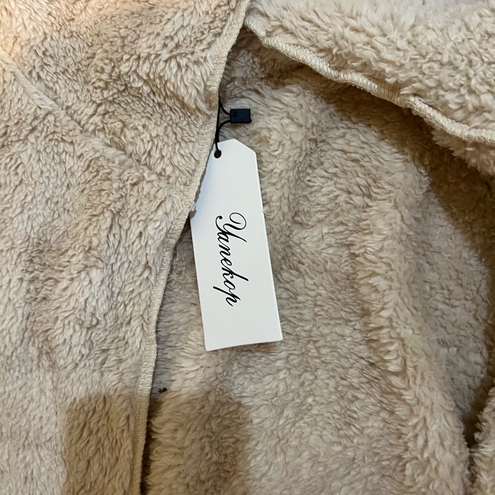 Fuzzy Cream colored jacket - Picture 4 of 4